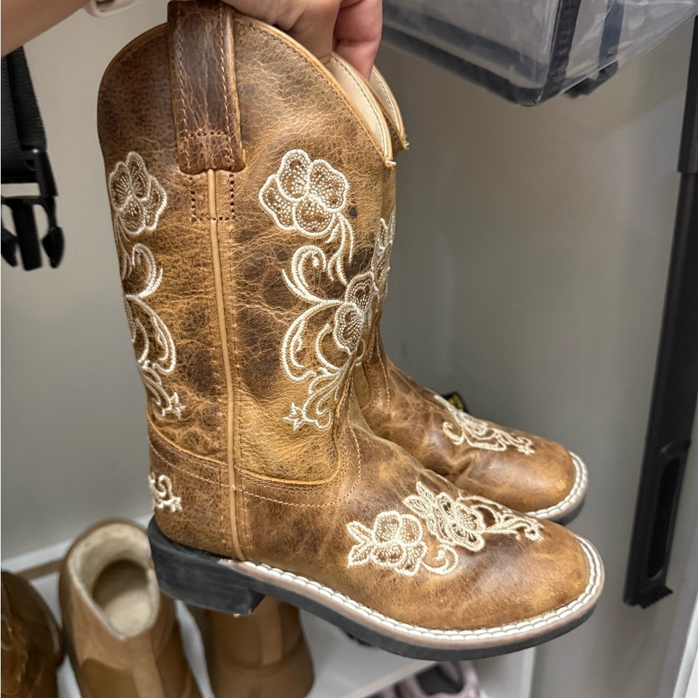 Shyanne Brown Kids Boots with White Embroidery